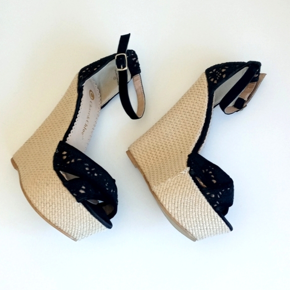 *Relisted* Chase & Chloe Women's Black Lace Criss Cross Toe Wedges Platforms 7 - Picture 13 of 16